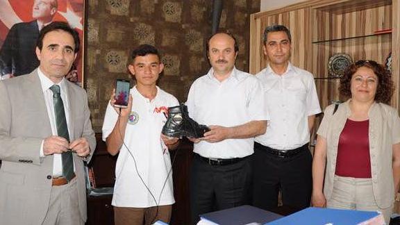 Akdeniz Ortaokulu öğrencisi Furkan Faruk Aslan, projesiyle tüm Türkiye´de ses getirdi.
