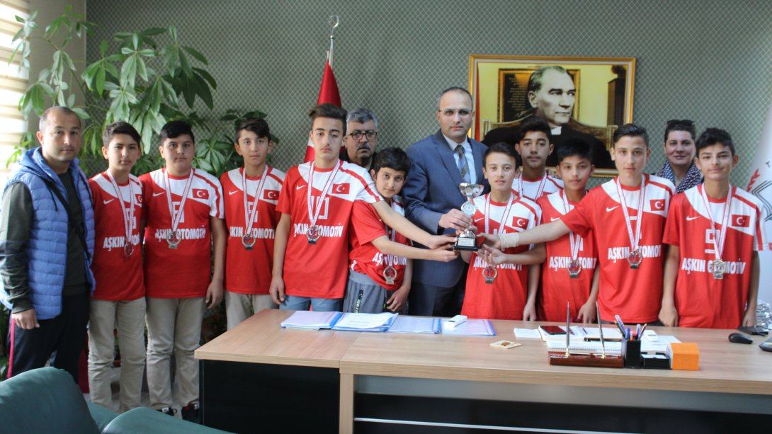 Arpaçbahşiş Yardımcılar Ortaokulu Voleybol Takımı Öğrencileri, AÇIKYÖRÜK´ü ziyaret etti. 