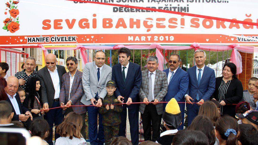 Arpaçbahşiş Atatürk İlkokulunda Sevgi Bahçesi Sokağı Açılışı