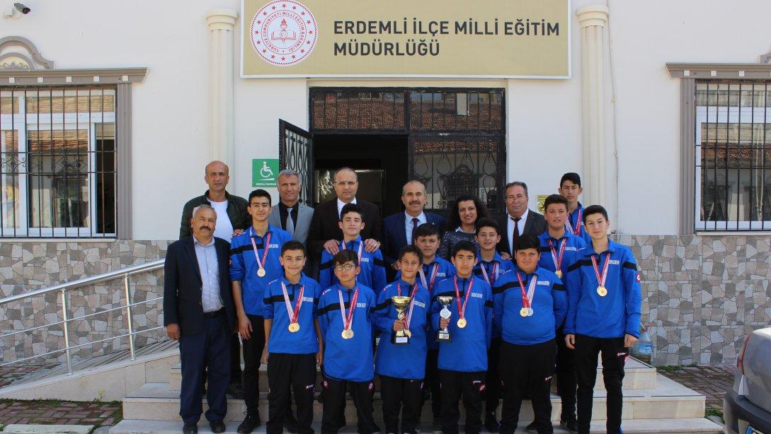 Memduh Yılmaz Türkoğlu Ortaokulu Voleybol Takımında Yarı Final Heyecanı