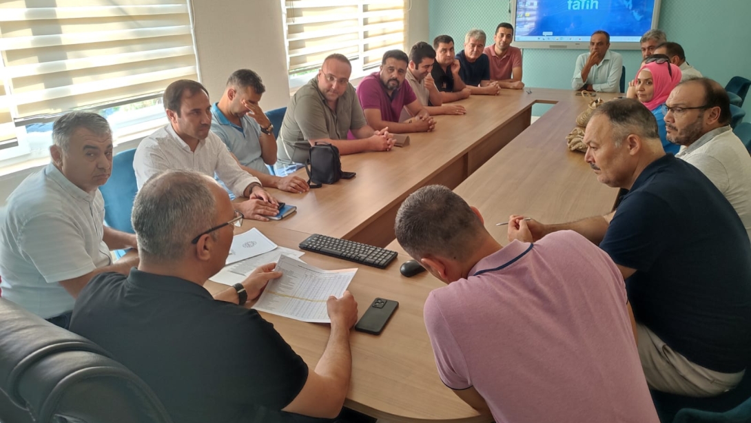 İlçe Milli Eğitim Müdürü, Okul Müdürleriyle Bir Araya Geldi: LGS ve YKS Başarıları Değerlendirildi