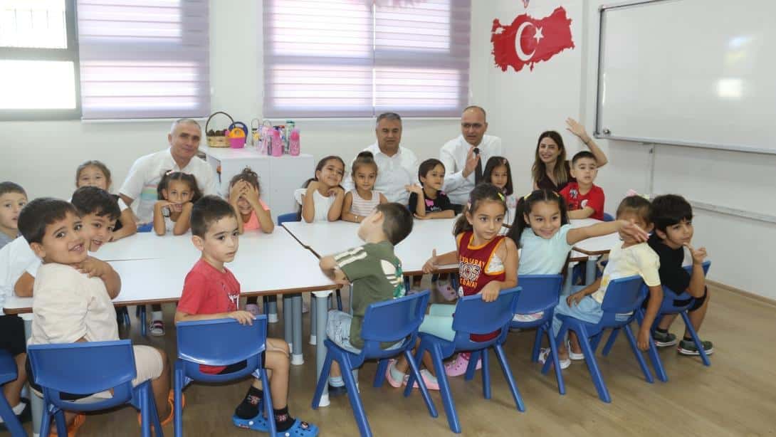 Erdemli İlçe Millî Eğitim Müdürü, bu yıl eğitim-öğretime başlayan TOBB Anaokulunu ziyaret etti.