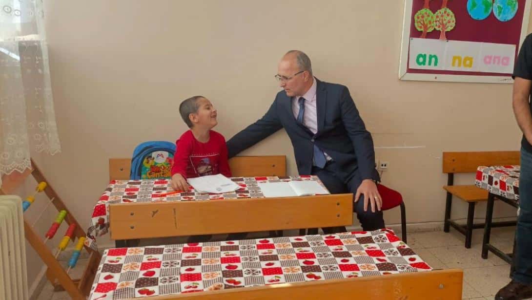 Erdemli İlçe Millî Eğitim Müdürü Turgut Özal İlkokulu ve Ortaokulunu Ziyaret Etti